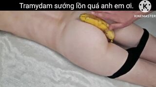 Tramydam làm tình với dưa leo, chuối và sextoy.