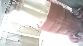 Quay lén wc công cộng
