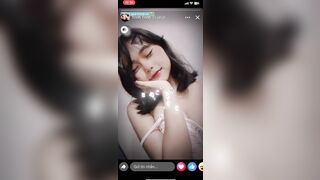 Em Trinh đú trend bé ơi từ từ