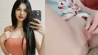 Clip Sex Ngô Thúy Hằng Mặt Chiến Chiến Thủ Dâm Bạo Vãi Lồn 2