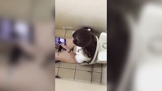 Quay Lén Nhân Viên Ngân Hàng Vib Đi Vệ Sinh Lồn Toàn Lông 2