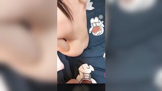 2 em học sinh live-stream show hàng kiếm money