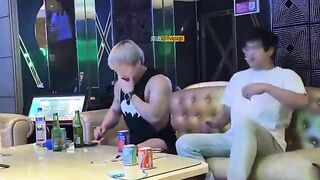 超真实黑亚当soreal直击传播妹现场娃娃叫上闺蜜L奶面包小姐姐打团 bar karaoke