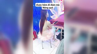 Chị MC có Cặp Vú Cực xinh