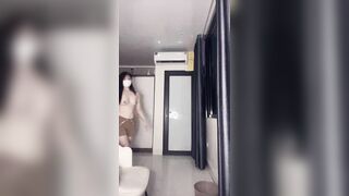 Nữ stream trả kèo lột đồ