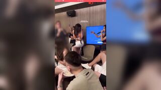 Đi họp lớp uống say xong đè ra địt
