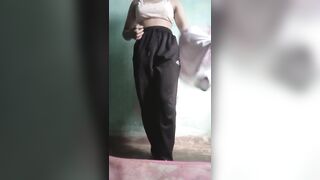 em gái cởi đồ siêu thích