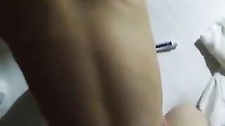 Check hàng em gymer vú to tròn trong khách sạn