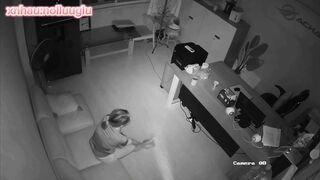 vợ chồng trốn con địt ngoài phòng khách