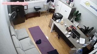vợ chồng trốn con địt ngoài phòng khách