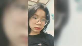 BÉ HỌC BÀI XONG THÌ THỦ DÂM CÁI LOLL CÓ VÀI SỢ LÔNG