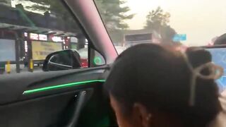 Đang lái xe mà gặp đèn đỏ thì làm gì