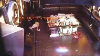 Dân Chơi Đi Hát Karaoke Nứng Cặc Đè Ngửa NHân Viên Ra Địt p1
