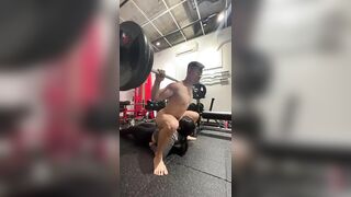 Vừa đẩy tạ vừa bú cu kích thích thật