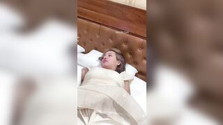 Đồng Ý Đi Nhà Nghỉ Mà Lúc Cởi Đồ Còn Ngại Ngùng