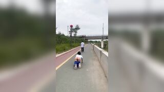 Em học sinh nghiện public móc lồn sau ông già