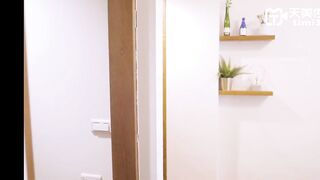 Thằng em mất dạy quay lén chị dâu thay quần áo