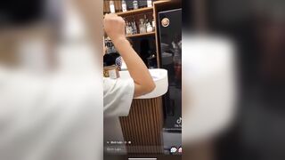 Tiktoker Lan Anh Hà Sáng Phục Vụ Tối Làm Tiểu Tamm