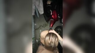 Bắt em gái bú cặc trước cửa trọ rồi địt để tạo cảm giác kích thích phần 1
