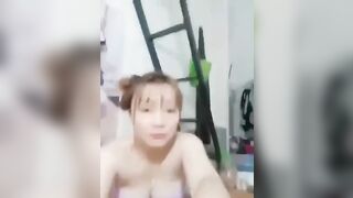 Chị gái nứng quá móc lồn