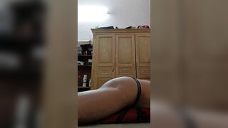 Thủ dâm với quần lọt khe của em vợ