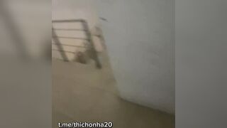 Em sinh viên nghiện public