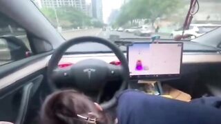 Vừa lái xe vừa đụ em rau sạch
