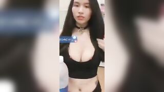 Em gái xinh lộ đầu ti lúc tập