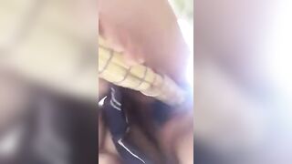 Em nó chơi cả móc quần áo