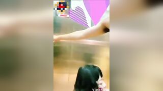 Chơi từ ngoài cho tới trong thang máy