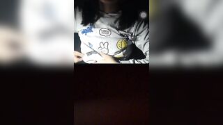 Bé *** show hàng cho trai lạ xem