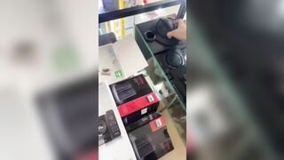 Tuyển Tập Clip Quay Lén Ở Thế Giới Di Động Háng Mấy Em Xinh Tươii