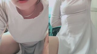Em Ghệ Cấp 3 Mặc Áo Dài Tự Sướng Cho Người Yêu Sục Cặcc