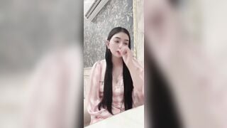 Nguyễn Thị Bích Tuyền 1996 Nợ Xấu Vì Mua Sh Cho Anh Người Yêu