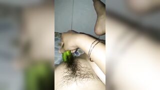 Em gái chubby miền tay vừa thẩm vừa nói chuyện vs mẹ