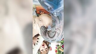 虐逼宝贝全程露脸掰开骚穴尿尿 巨无霸道具一插到底