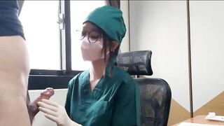 Y tá lấy tinh trùng cho bệnh nhân