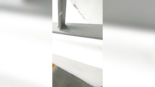 Phát hiện cặp đôi chơi nhau ở thang chung cư