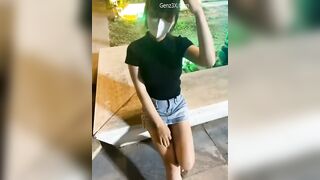 Đi Dạo Ngoài Công Viên Mà Nứng Lồn Quá Thì Làm Sao Đây Taa