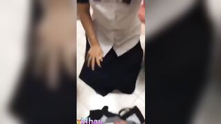 Em học sinh bú cu bạn trai ở căng tin