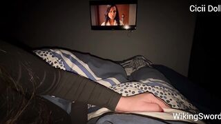 Netflix và Chill với cô em gái ngực bự biến thành cảnh cưỡi ngựa thô bạo và cực khoái