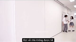 Đôi học sinh lén lút địt nhau trong lớp học