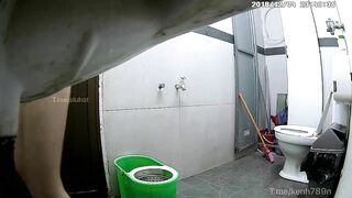 Quay lén chị dâu tắm