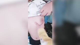 Bóp vú sờ lồn chị gái trước mặt cả nhà