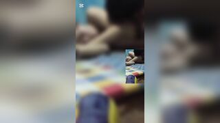 Con bạn say không biết gì bị 2 thg bạn dẫn vào phòng thay nhau địt