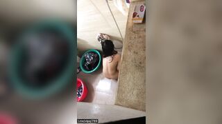 2 em gái về quê nghỉ lễ bị hàng xóm quay lén