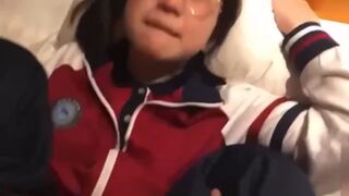 Loli đeo kính bị hiếp p1