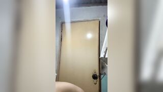 Em gái sinh viên dáng múp bị quay lén