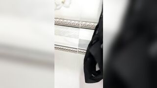 Quần lót dinh nước lồn