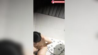 Ql e gái kinh can tắm